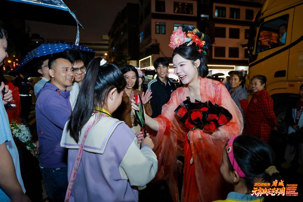 海口琼山区府城元宵换花节吸引市民游客26.7万人次