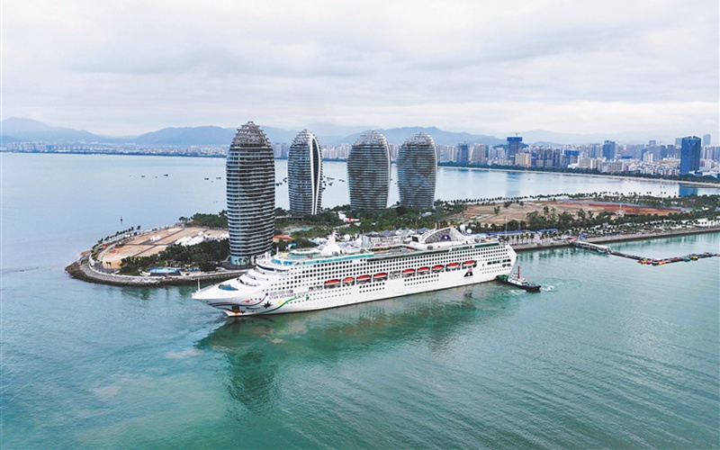 “领航星”号邮轮再访三亚