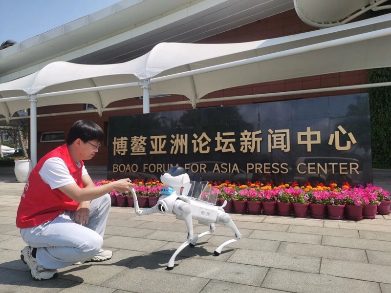 巡检机器狗化身“网络卫士”。中国移动海南公司供图