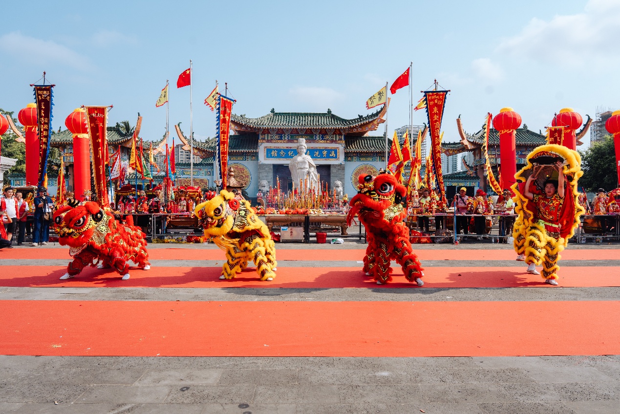 民俗活动表演表现场。冯磊摄