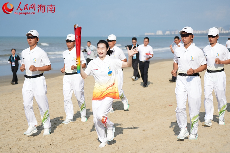 三亚亚沙会火炬传递活动举行。人民网 记者孟凡盛摄