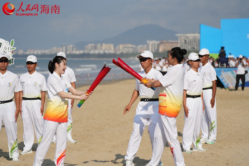 三亚亚沙会火炬传递活动举行。人民网 记者孟凡盛摄