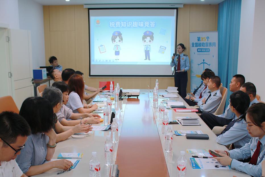 五指山市税务局举办税费知识趣味竞答活动，通过寓教于乐的形式，帮助纳税人掌握税费政策知识。