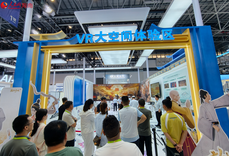 第六届消博会现场，VR体验区人气火爆。人民网 符泽民摄