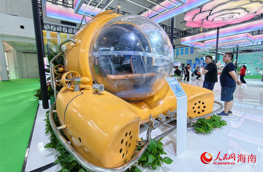 重庆展馆的“鲛子号”载人潜水器。人民网 符泽民摄