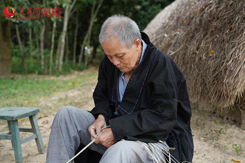 藤编技艺。 人民网记者 孟凡盛摄