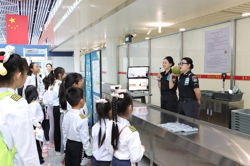 海口美兰国际机场安检规范实操体验课。海南省旅游协会供图