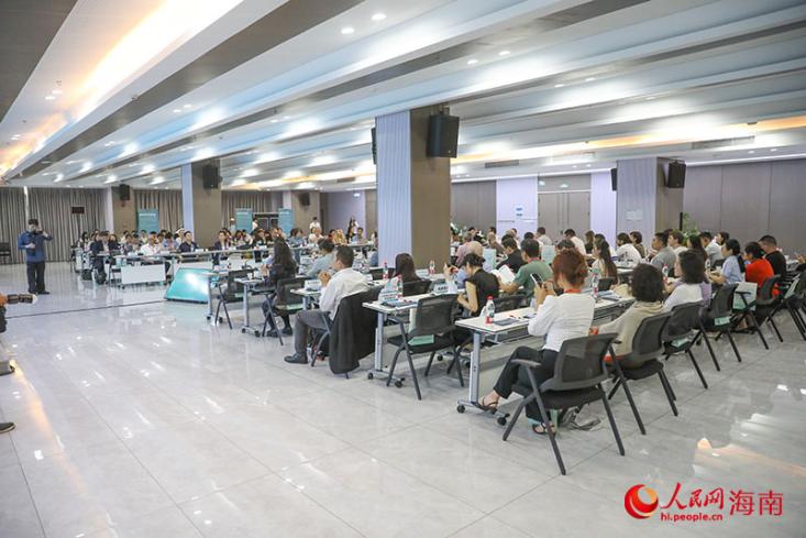 座谈会现场。人民网记者 牛良玉摄