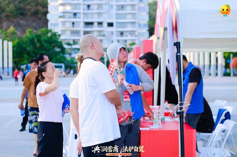 三亚吉阳区举行普法惠民活动。主办方供图