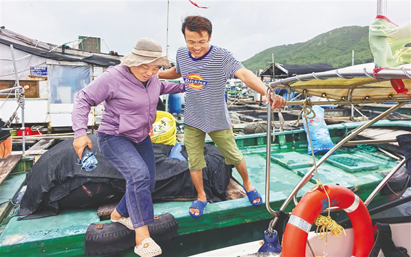 台风登陆前，“海上村庄”完成撤离
