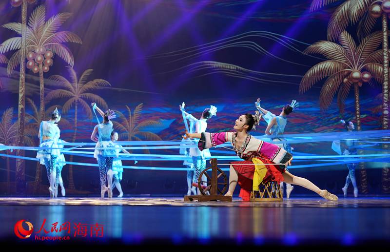 海南省第七届少数民族文艺会演汇报演出现场。人民网记者 符武平摄