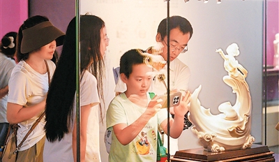 德化瓷艺术展亮相海南省博物馆