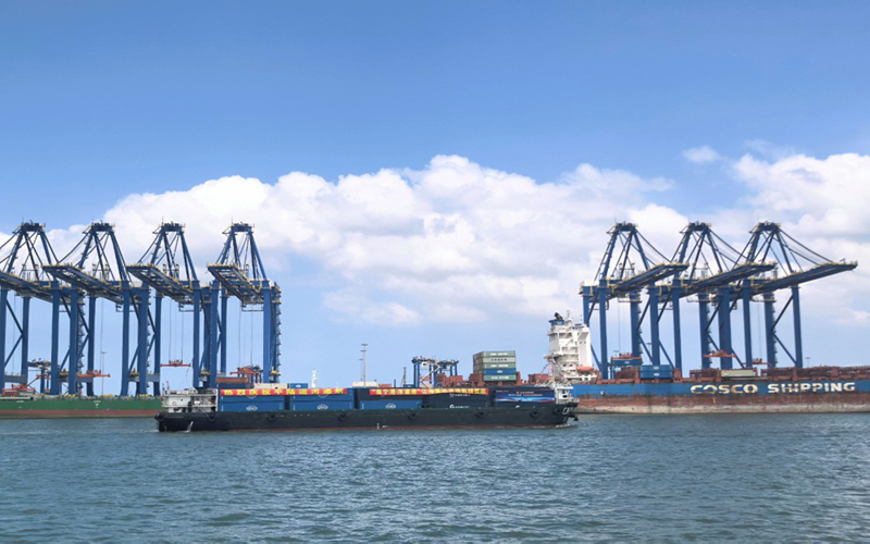 “南宁—海南洋浦”江海直达航线首航船舶安全靠泊洋浦港