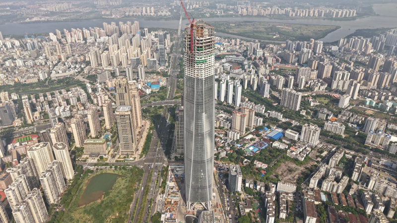 海南之心项目持续刷新城市天际线。李景致摄